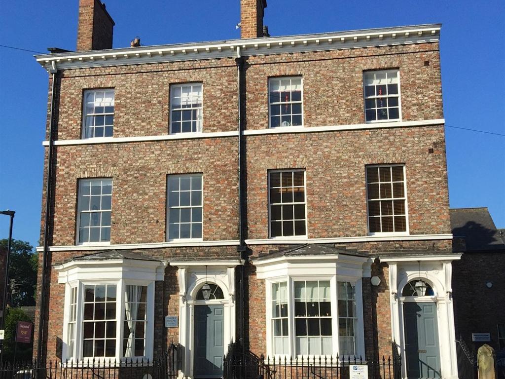 Priory House Apartments York Esterno foto